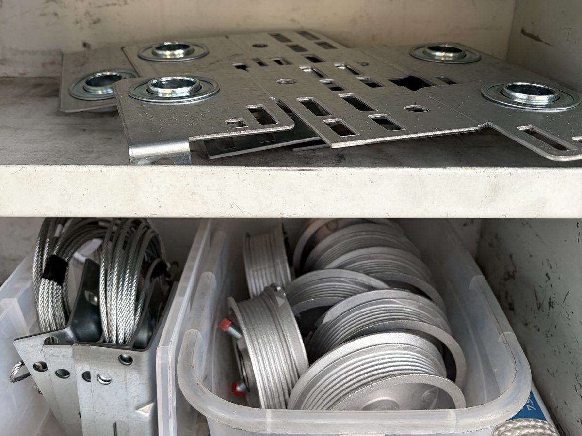 End bearing plates, cables, cable drums and spring anchor brackets stocked on the truck