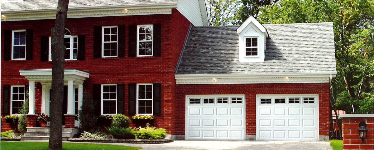 doorLink 510/511 garage doors in White with Stockton windows